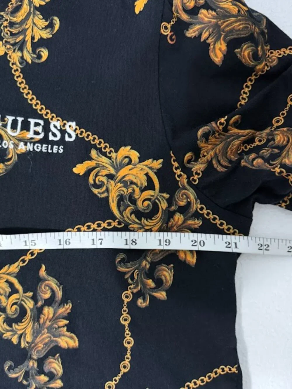 GUESS Baroque Chain Print Tee Black Gold Logo T-Shirt Size M - Picture 7 of 7